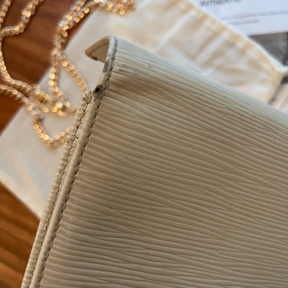 Louis Vuitton Cream and Gold Wallet with Chain Strap Eli Sarah - Picture 10 of 16